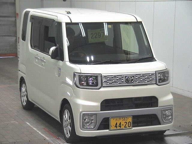 2297 Toyota Pixis mega LA700A 2016 г. (JU Fukushima)